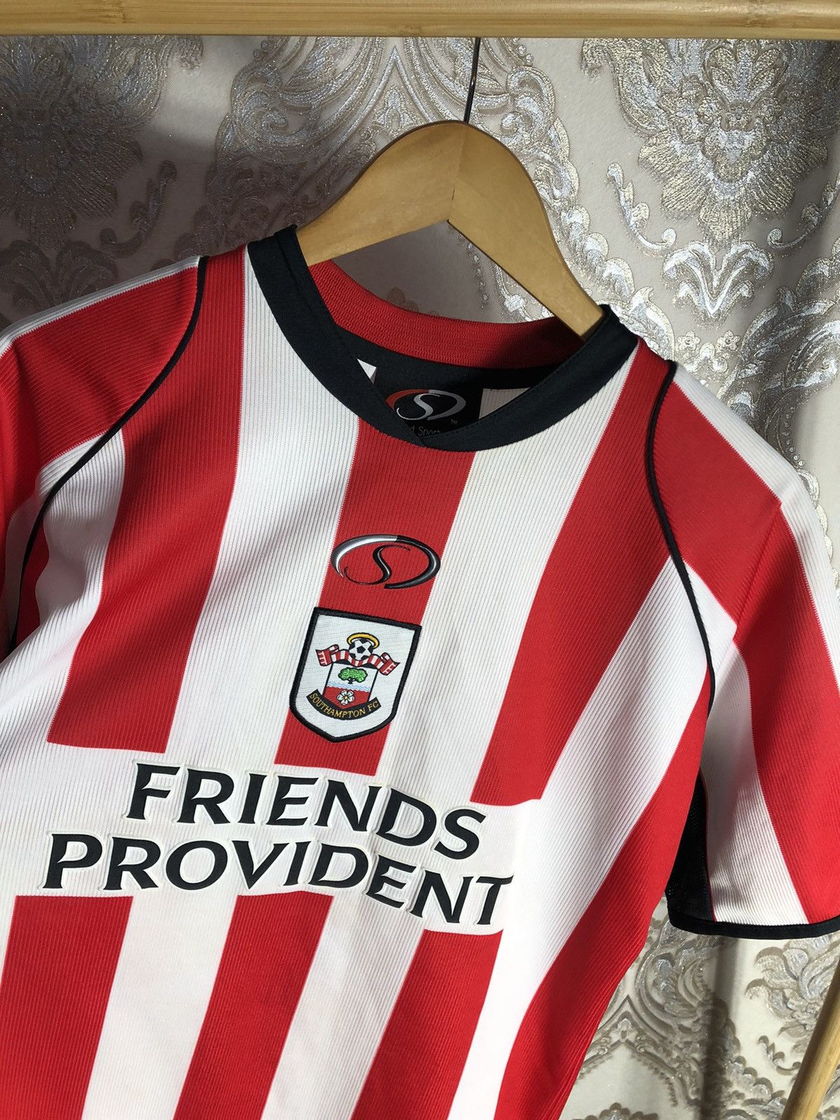 Vintage VERY RARE FC SOUTHAMPTON ENGLAND SOCCER JERSEY RETRO Y2K 90s Size US S / EU 44-46 / 1 - 3 Thumbnail