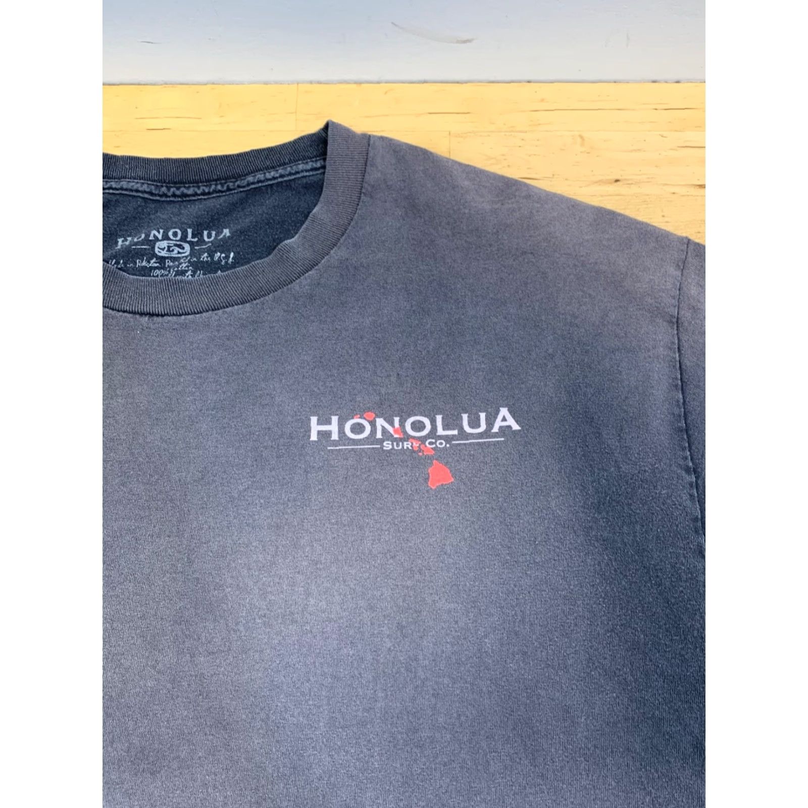 Vintage HONOLUA Hawaii Shirt Men XL Black Faded Distress Surf Logo T-Shirt Size US XL / EU 56 / 4 - 4 Thumbnail
