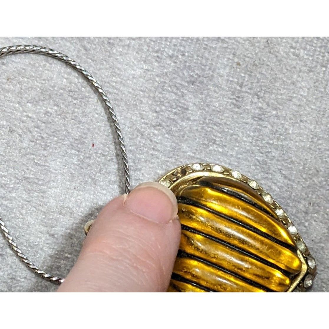 Other Vintage Coquette Honey Lucite Heart Pendant Necklace Size ONE SIZE - 12 Thumbnail