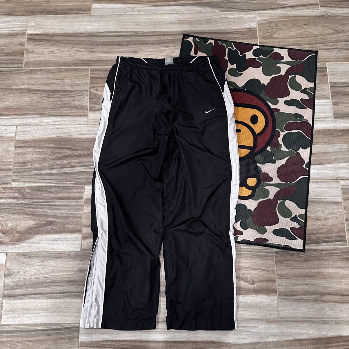 Nike Y2K White and Black Baggy Nike Trackpants Size US 36 / EU 52 - 3 Thumbnail