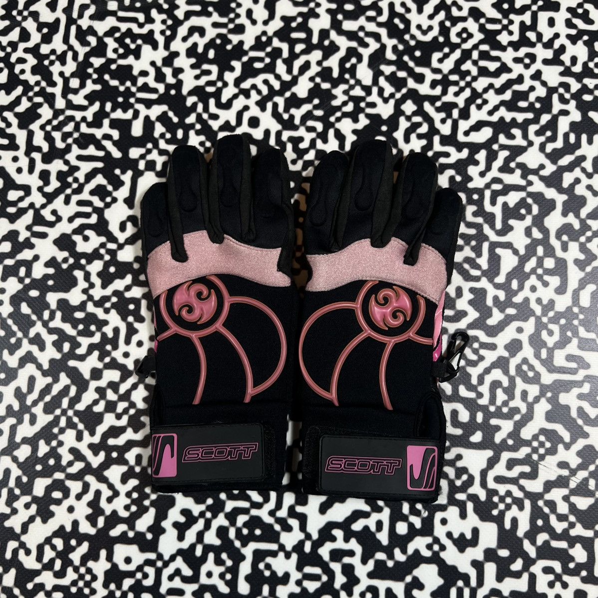 Japanese Brand Vintage Y2K SCOTT Sexy Porn Girl Print Gloves Ski Snow Style Size ONE SIZE - 5 Thumbnail