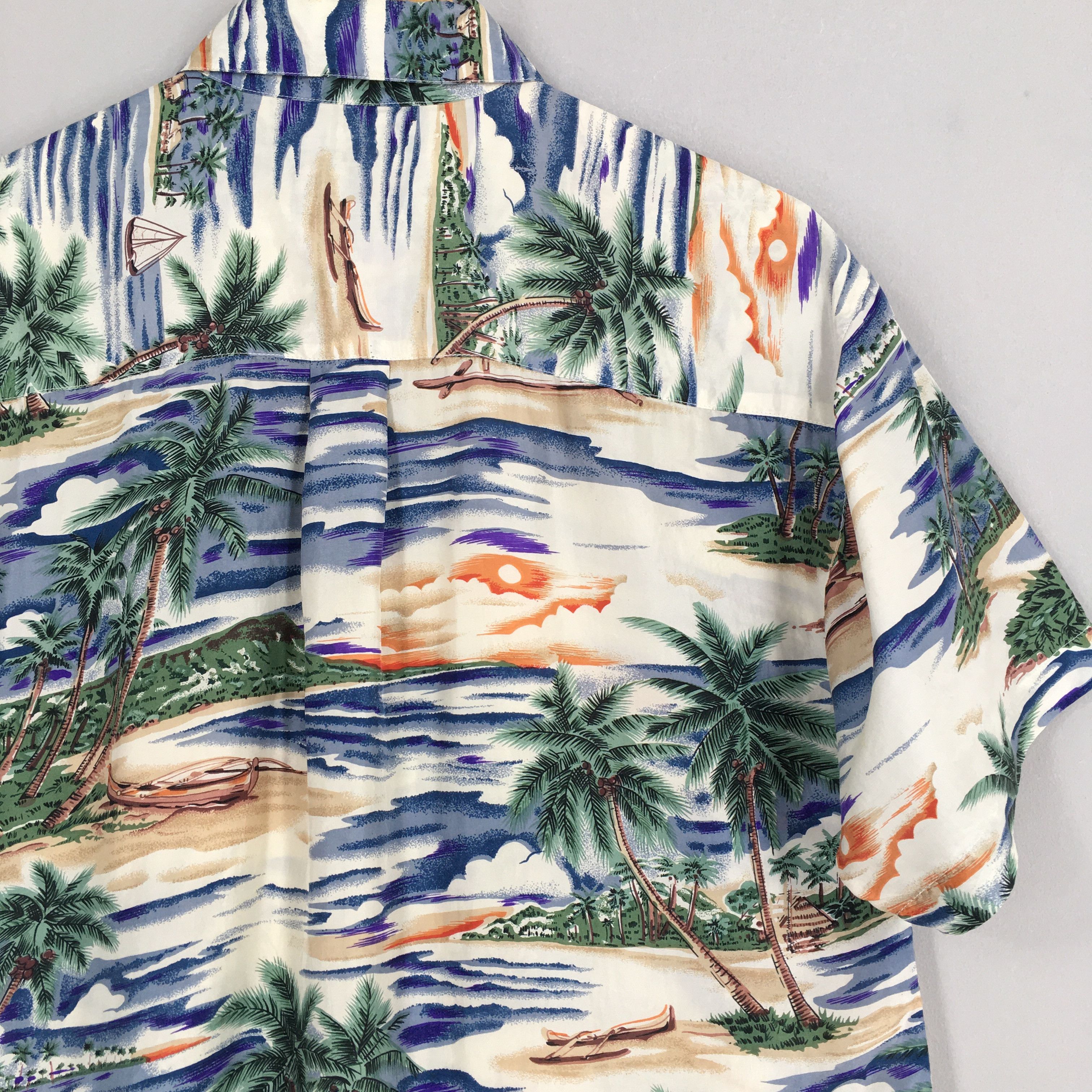Vintage Vintage Hawaiian Beach View Aloha Silk Shirts Small Size US S / EU 44-46 / 1 - 7 Thumbnail