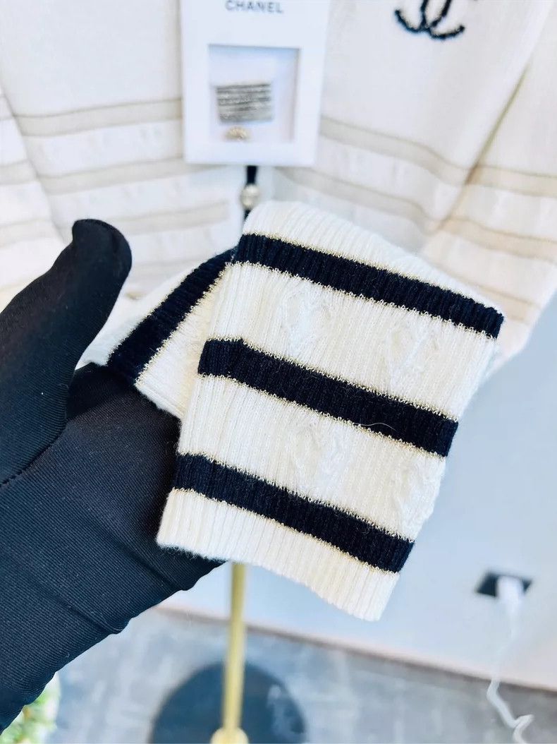 Chanel Chanel 22b white love knitted jacket Size XS / US 0-2 / IT 36-38 - 3 Thumbnail
