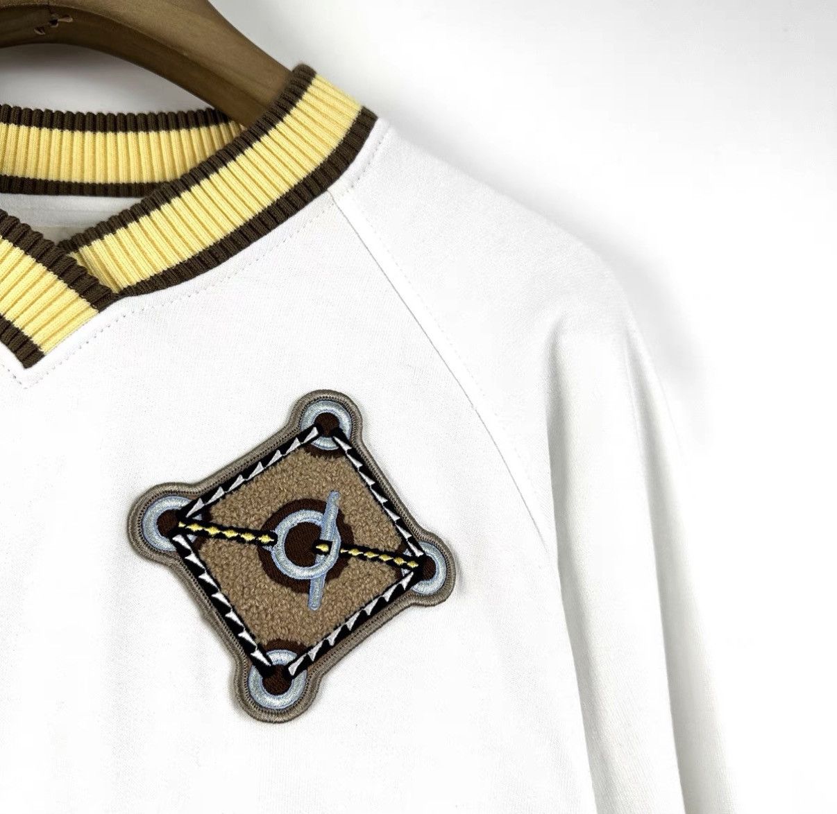 Hermes Hermes V-neck Sweatshirt with Chest Embroidery Logo K12 Size XS / US 0-2 / IT 36-38 - 3 Thumbnail