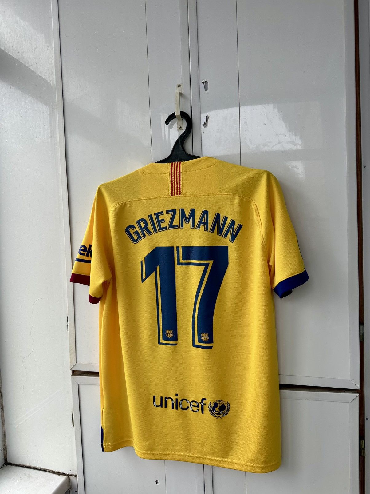 Nike Barcelona Jersey 2019 Griezmann Soccer Jersey Size US M / EU 48-50 / 2 - 15 Thumbnail