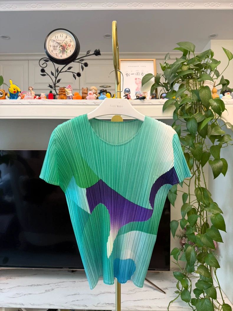 Issey Miyake Issey Miyake size:3 Green pleated short-sleeved shirt Size XS / US 0-2 / IT 36-38 - 1 Thumbnail