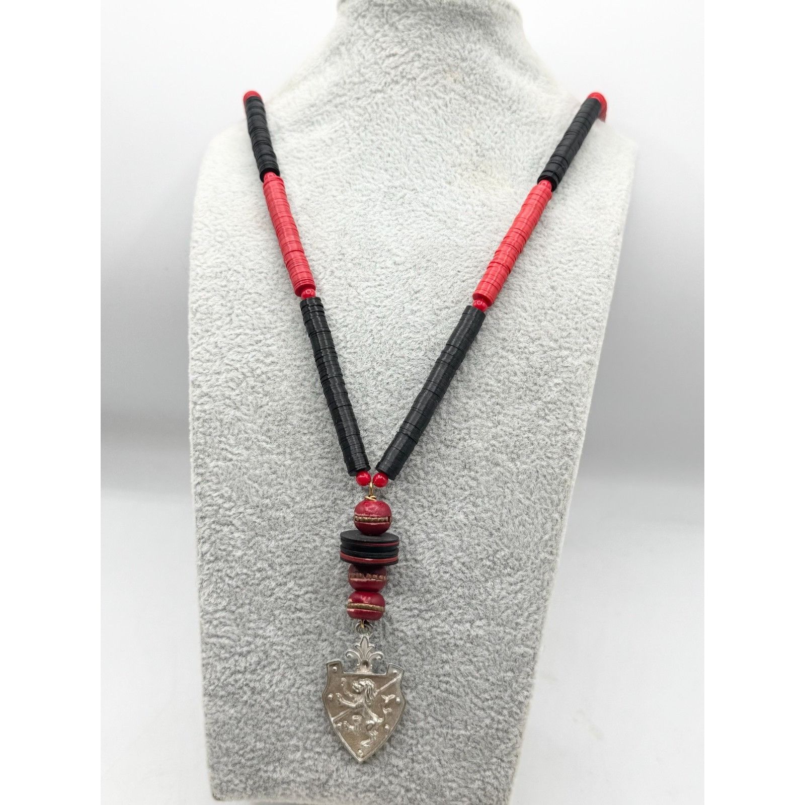 Vintage Vintage red black record bead shield pendant charm necklace Size ONE SIZE - 2 Thumbnail