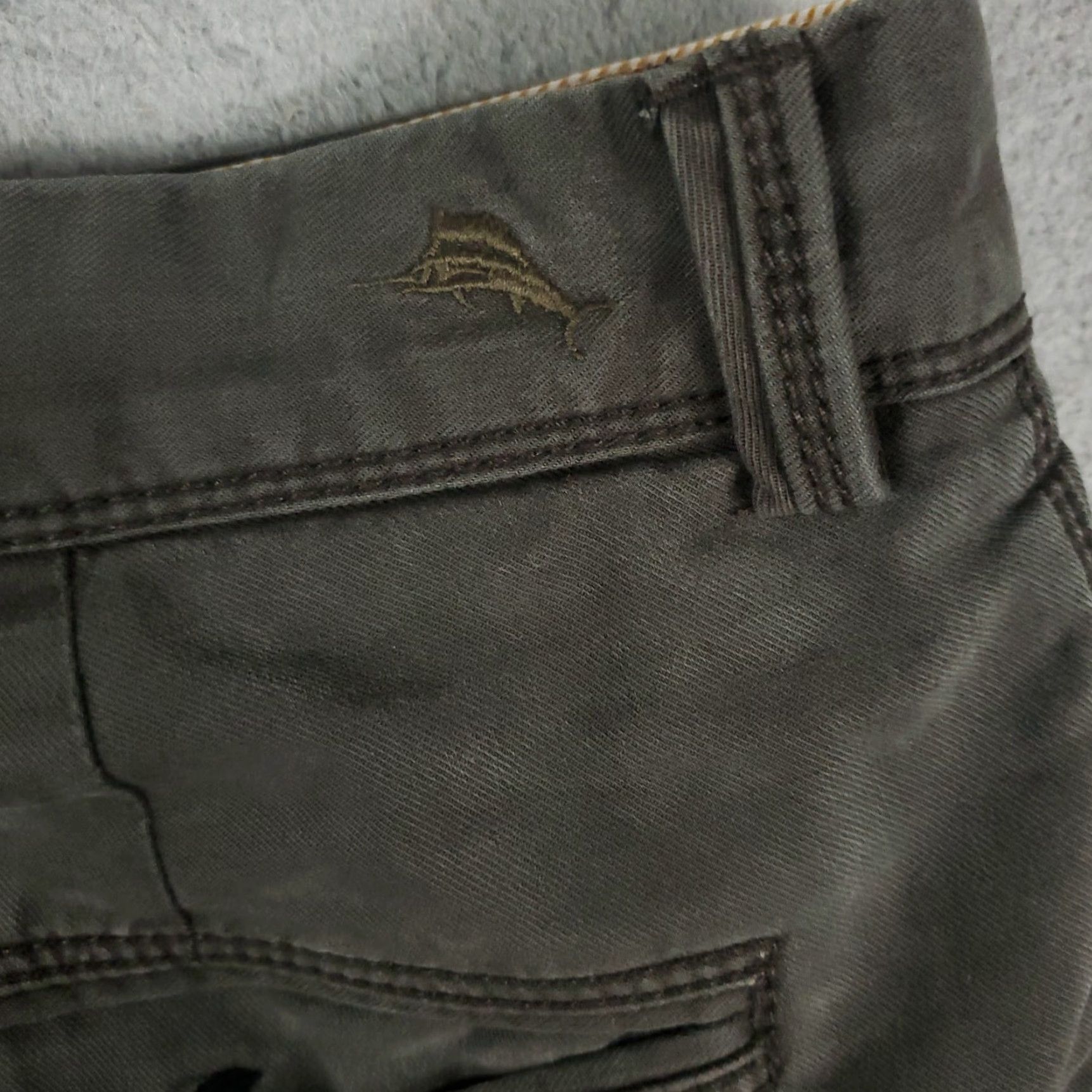 Tommy Bahama VINTAGE Tommy Bahama Men's Chino Shorts Size 35 Brown Casual Pleated Cotton Blend Size US 35 - 6 Thumbnail