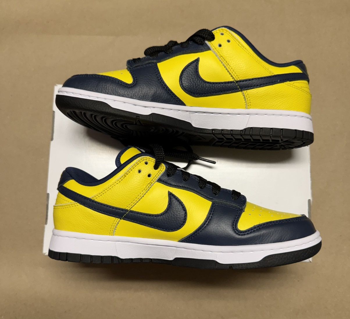 Nike Nike Dunk Low By You Michigan SB men’s size 7 shoes Rare! Size US 7 / EU 40 - 2 Thumbnail