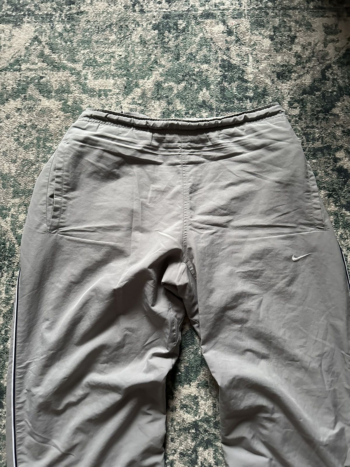 Nike VINTAGE NIKE SWOOSH BAGGY NYLON TRACK PANTS Y2K XL Size US 36 / EU 52 - 2 Thumbnail