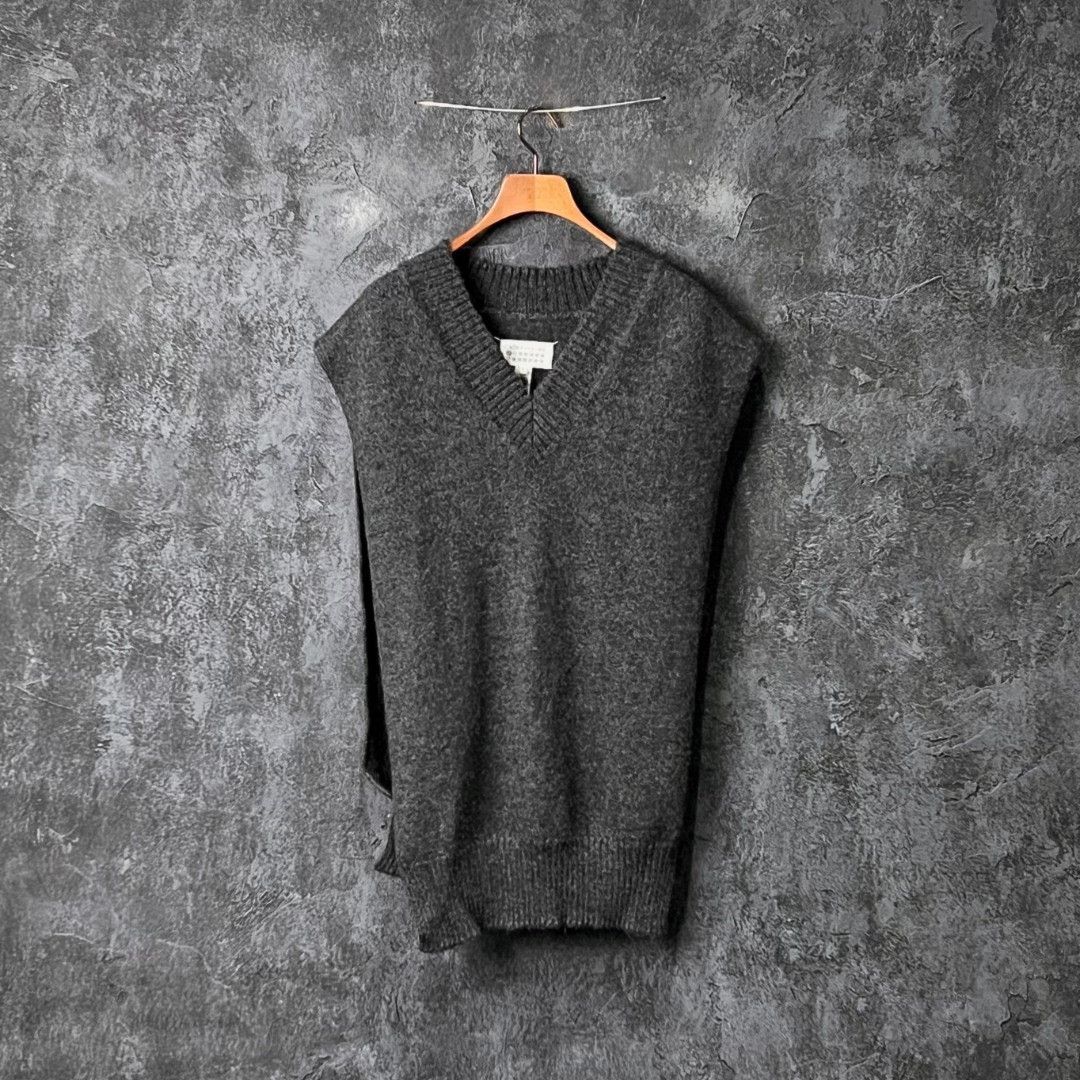 Maison Margiela Maison Margiela Knit Gray Tank Top m Men Size US M / EU 48-50 / 2 - 1 Thumbnail