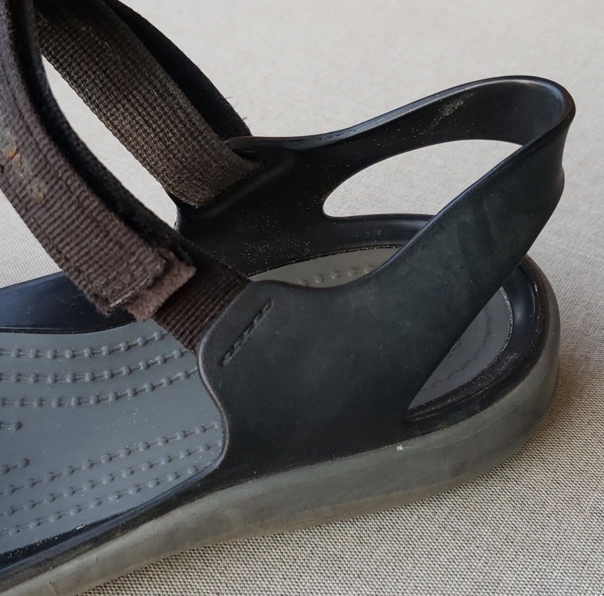 Crocs Croc Sandals, Size 8 Size US 8 / IT 38 - 15 Thumbnail