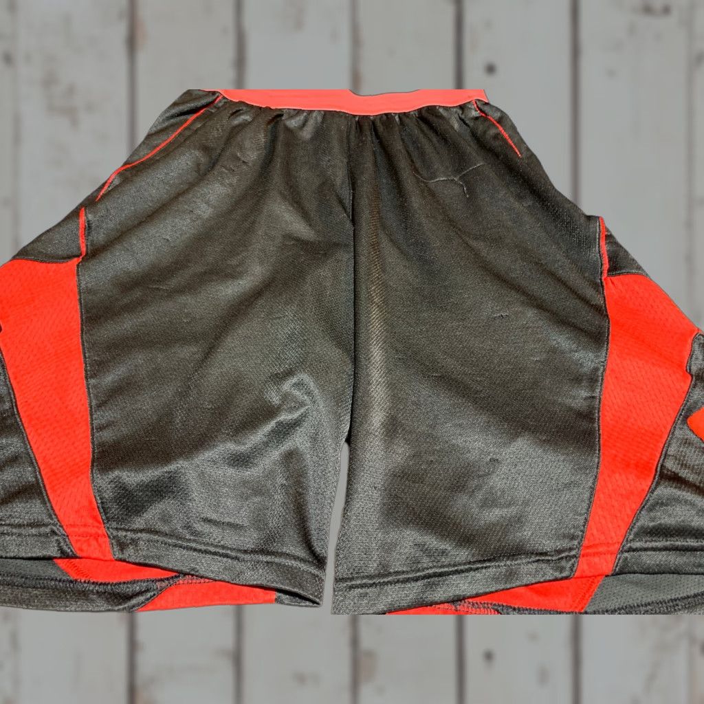 Under Armour VINTAGE Under Armour Men Basketball Shorts Small Activewear Red 90s Size US 29 - 1 Thumbnail