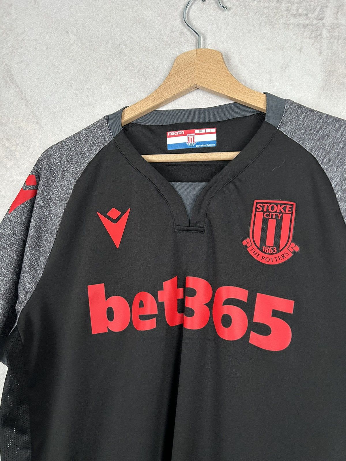Macron Stoke City Soccer Jersey Football Retro Premier League Rare Size US L / EU 52-54 / 3 - 3 Thumbnail