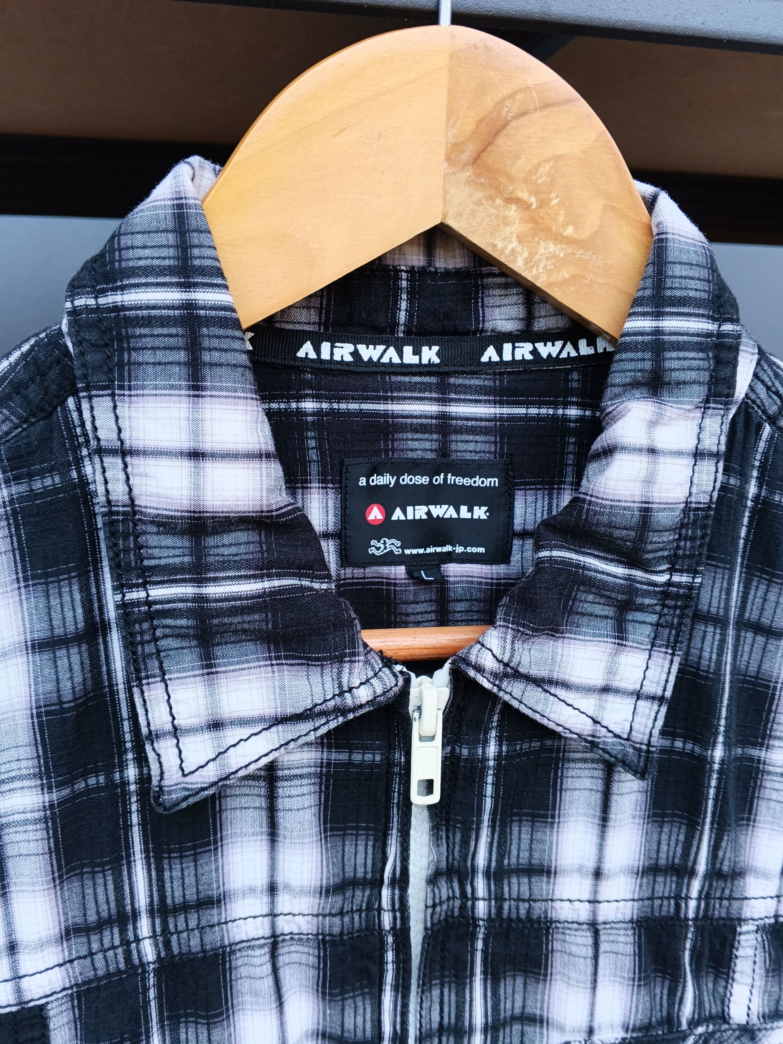 Airwalk Vintage Skate Airwalk Plain Zip-Up Shirt Size US L / EU 52-54 / 3 - 5 Thumbnail