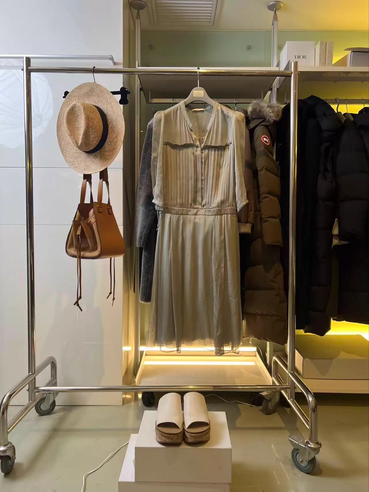 Other Nisiss 100% Silk Gray-Green Pleated Dress Size 36 Size XS / US 0-2 / IT 36-38 - 1 Thumbnail