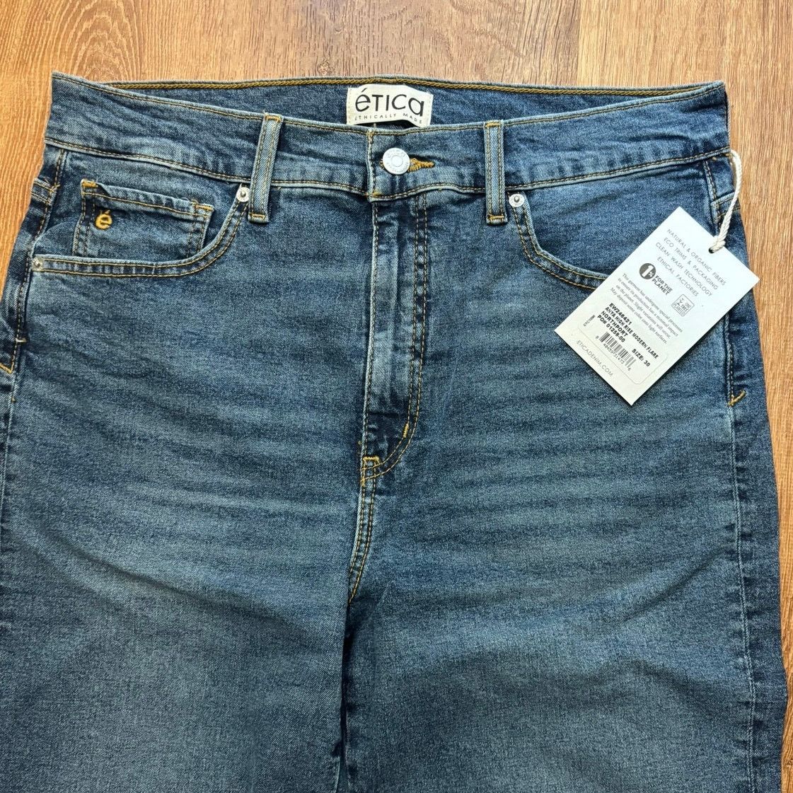 ETICA NWT Etica Anya HighWaist Crop Modern Flare Leg Jeans Size 30 Size 30" / US 8 / IT 44 - 4 Thumbnail