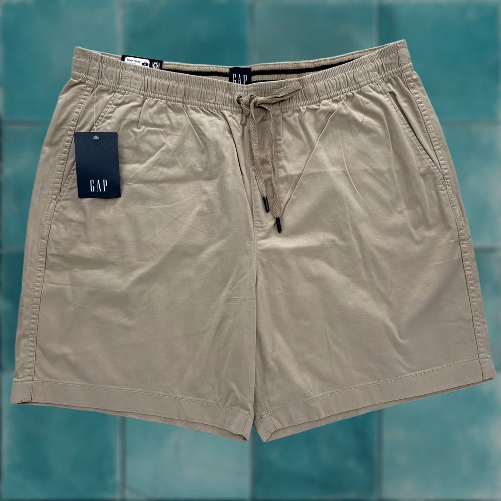 Gap Gap Shorts Mens XL Beige Pull On Chino Elastic Waist Stretch 7" Summer Casual Size US 36 / EU 52 - 1 Thumbnail