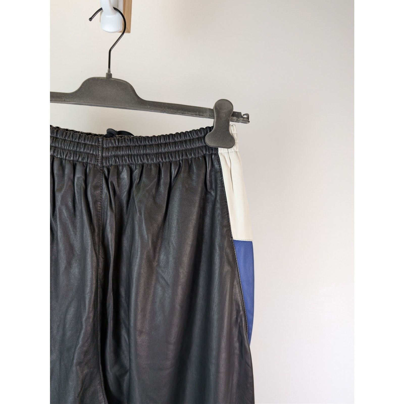 Balenciaga o1rshd1 Smooth Soft Leather Tracksuit Pants Black/Blue/White Size US 30 / EU 46 - 12 Thumbnail