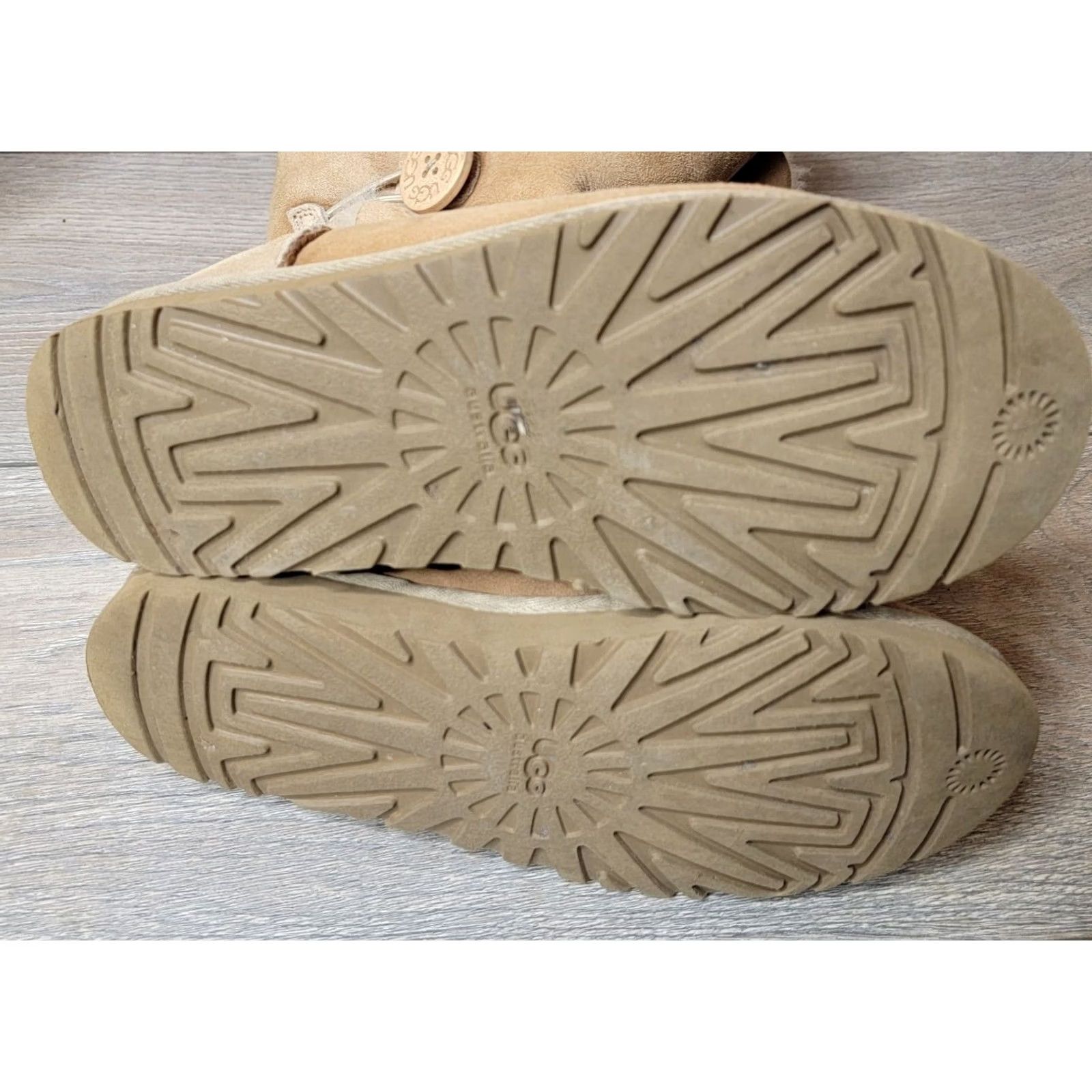 Ugg UGG Bailey Button Triplet Boots Women's Chestnut Brown Snow Boot UGG Australia Size 7 Sheepskin Winter - Women Chunky Furll? Size US 7 / IT 37 - 7 Thumbnail