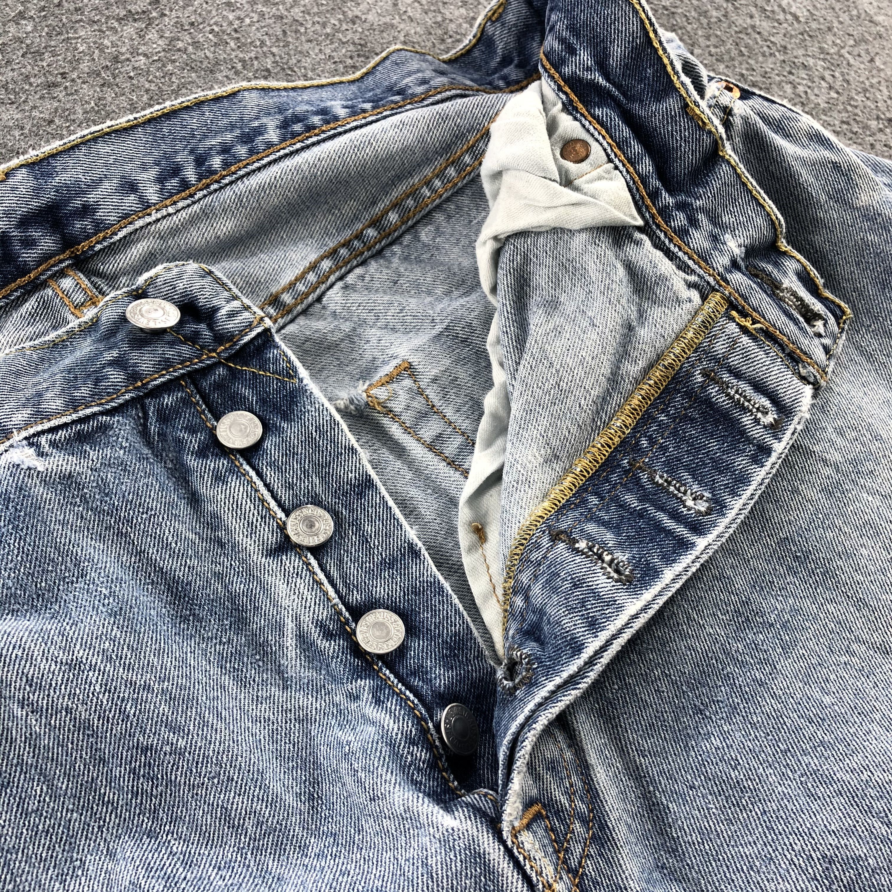 Levi's Vintage Light Wash Levis 501 Jeans- J1366 Size US 37 - 8 Thumbnail