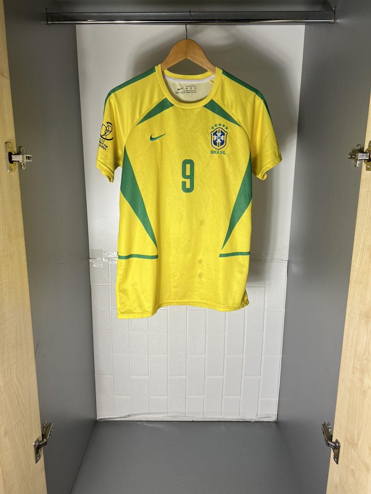 Vintage VERY RARE BRAZIL RETRO SOCCER JERSEY RONALDO BLOKE Y2K 90s Size US M / EU 48-50 / 2 - 6 Thumbnail