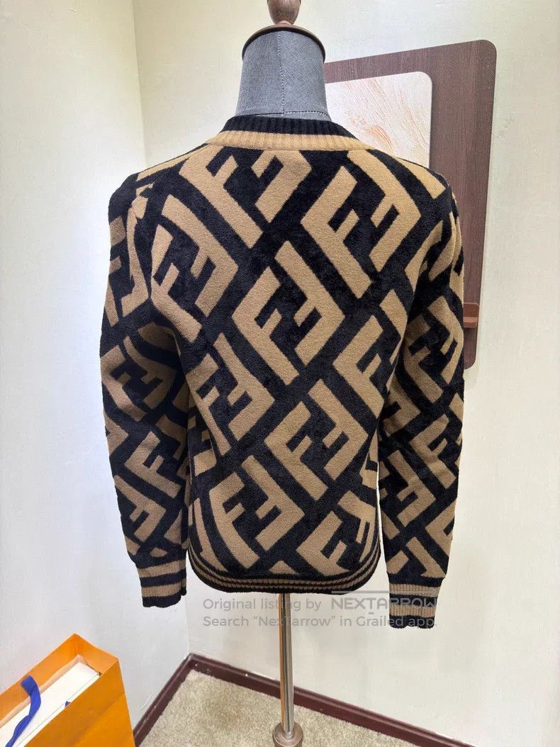 Fendi Fendi All-over print V-neck knit sweater with monogram Size XS / US 0-2 / IT 36-38 - 2 Thumbnail