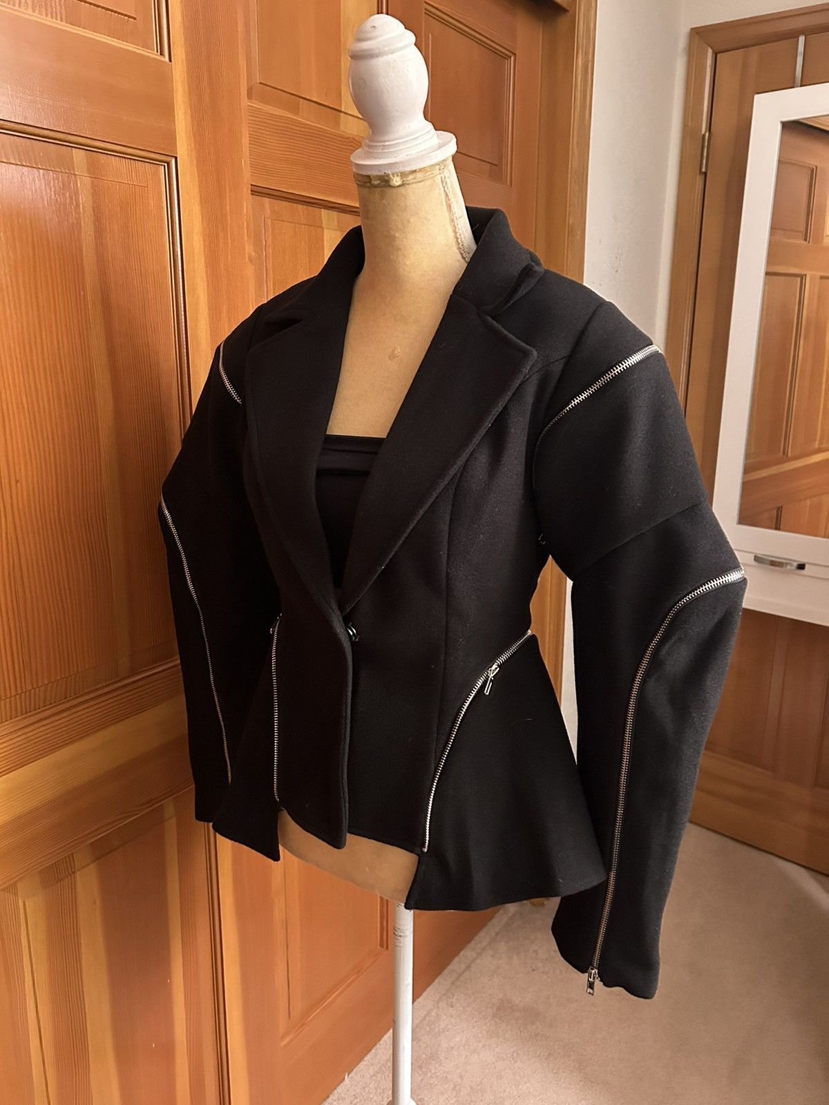 Designer × Other NWT, Lavishly Paris Designer Black Spliced Zipper Jacket. Size M / US 6-8 / IT 42-44 - 9 Thumbnail