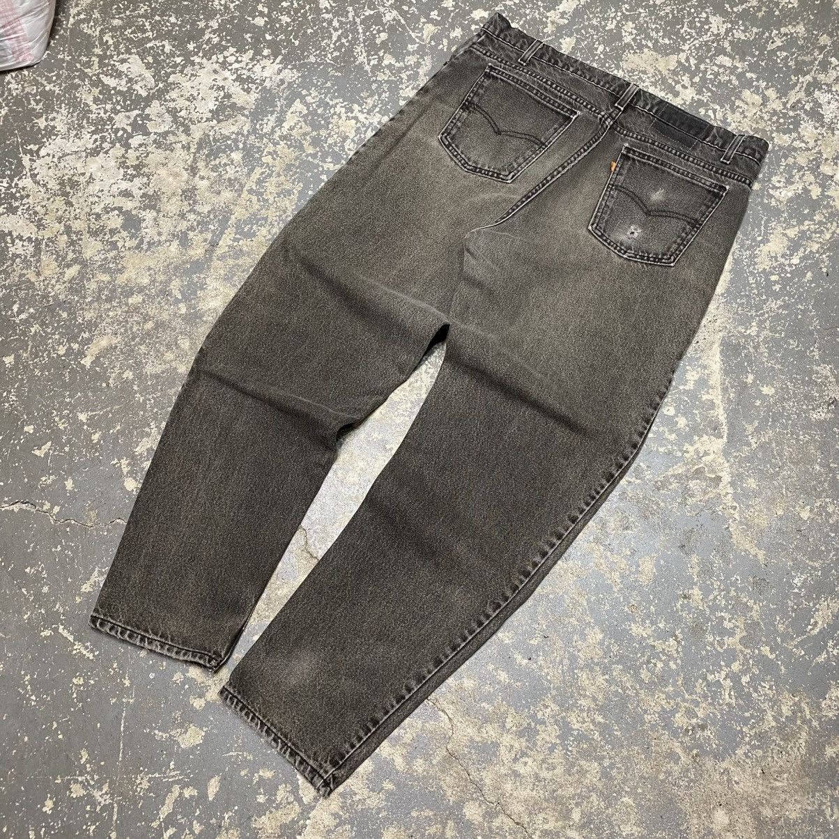 Levi's × Vintage Vintage Levi’s 550 Relaxed Fit Black Faded Denim Jeans 90s Size US 37 - 2 Thumbnail