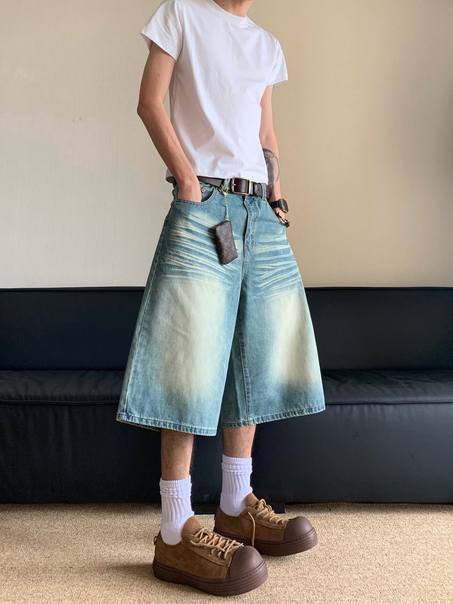 Vintage American Vintage Distressed Denim Shorts — Washed Blue Size US 32 / EU 48 - 1 Thumbnail