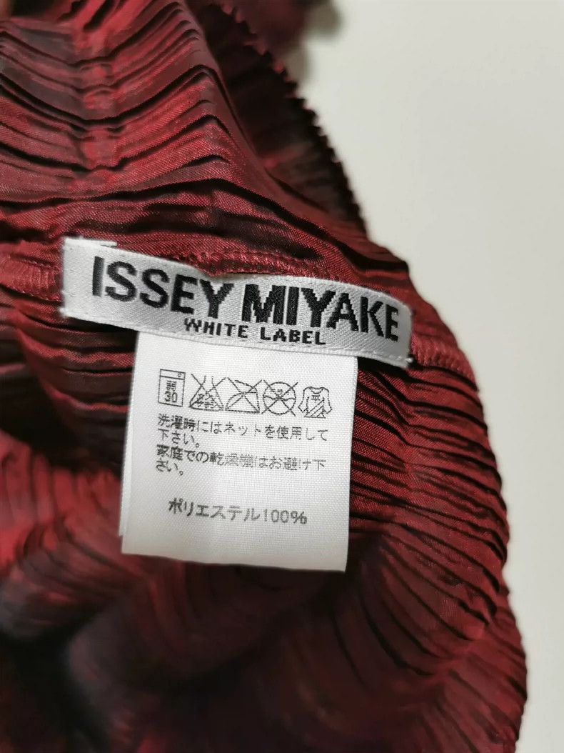 Issey Miyake Issey Miyake size:3 Deep red mainline wavy top Size S / US 4 / IT 40 - 4 Thumbnail