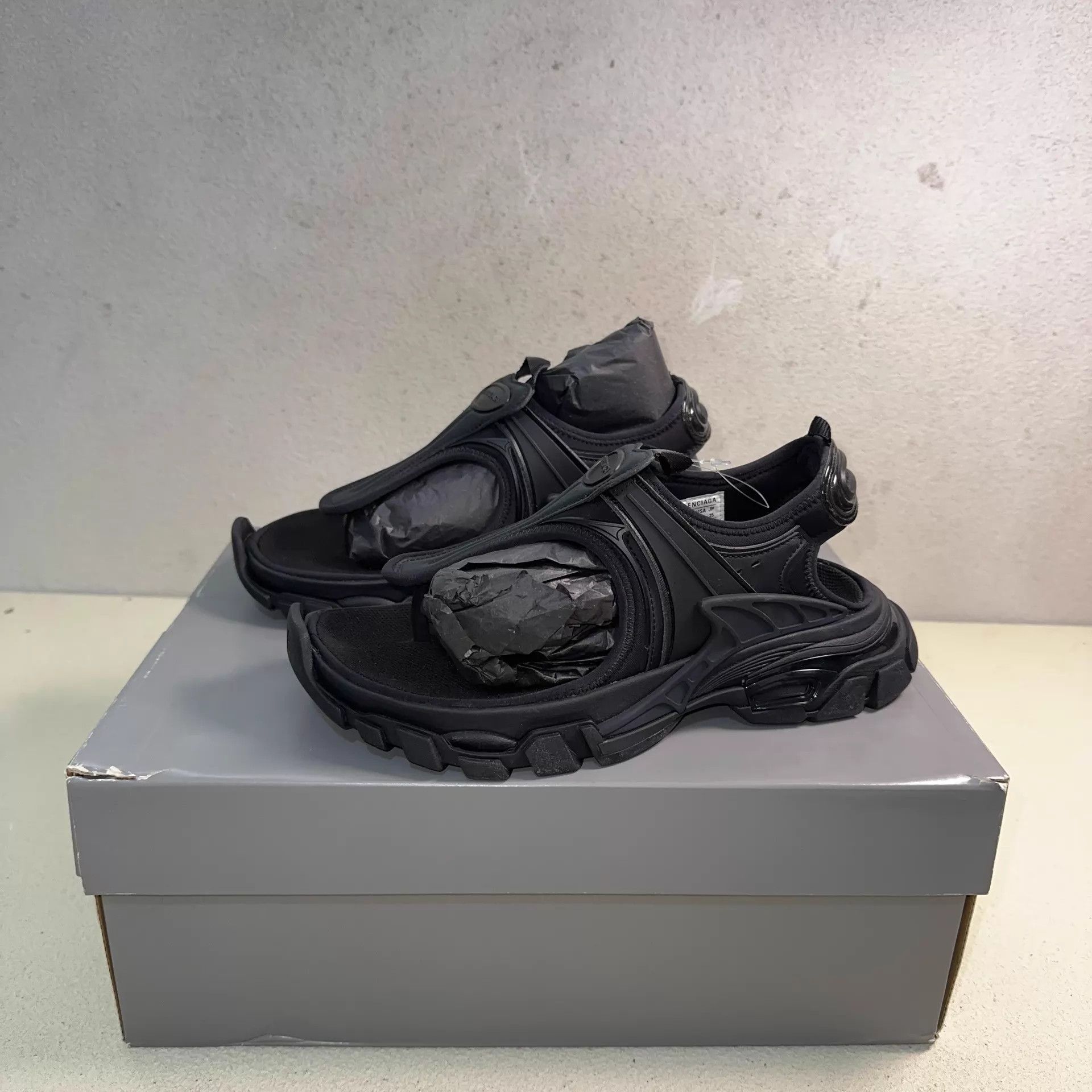Balenciaga Balenciaga Track Thong Black 38 Size US 7.5 / IT 37.5 - 1 Thumbnail
