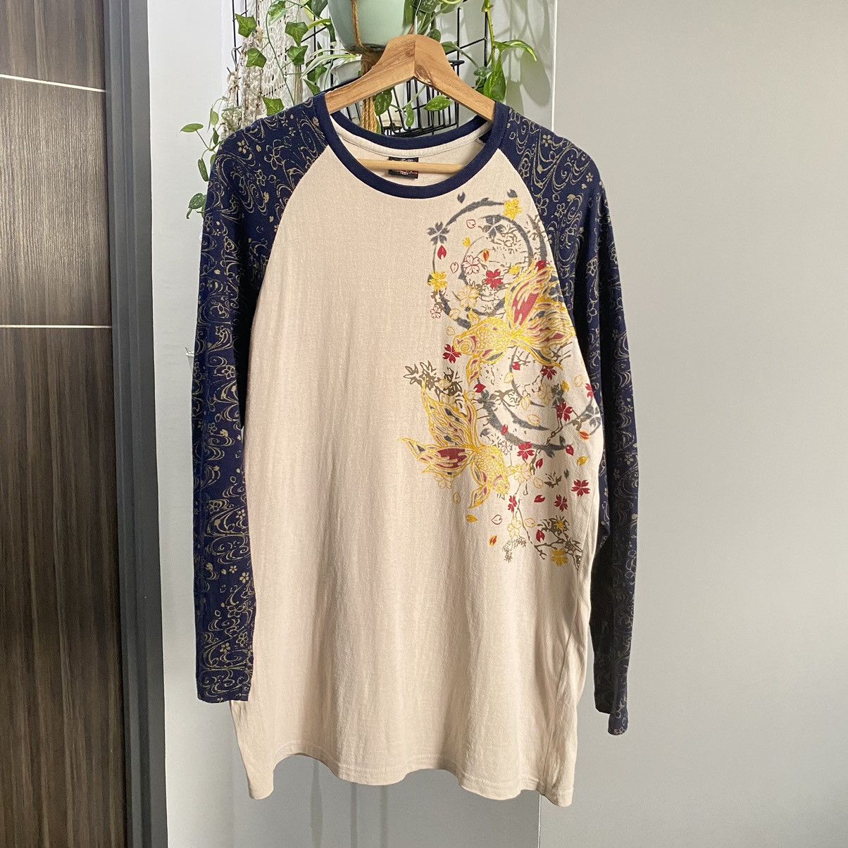 Japanese Brand Vintage Y2K DBLD Traditional Design Gold Fish L/S Tshirt Size US L / EU 52-54 / 3 - 5 Thumbnail