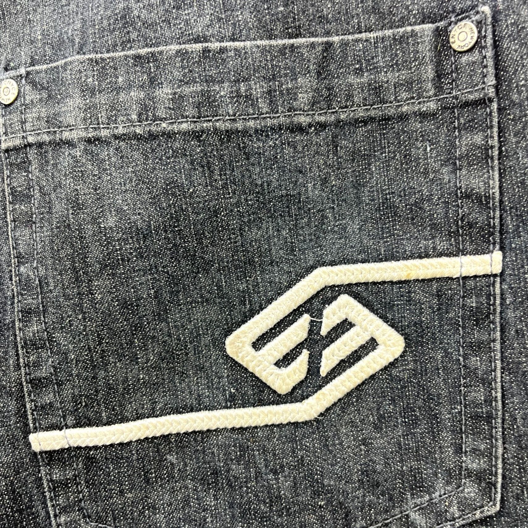 Enyce VINTAGE ENYCE Denim Shorts Jorts Sean John 36 Baggy Wide Leg Men Black Cargo Denim Shorts Mens 36 ENYCE Jeans Jorts Size US 36 / EU 52 - 5 Thumbnail