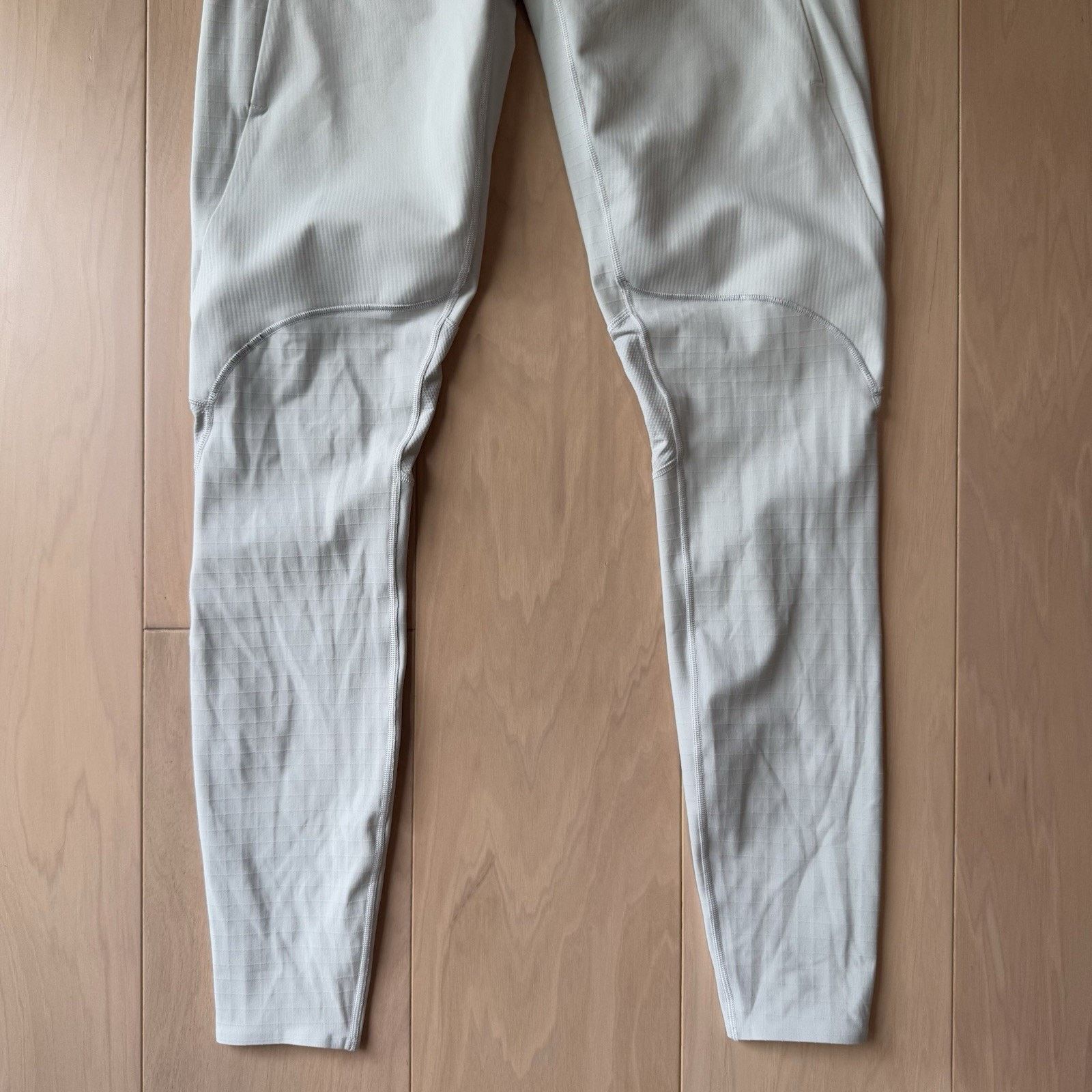 Lululemon Lululemon Pants Large Gray White Lightweight Legging Running Size 28" / US 6 / IT 42 - 4 Thumbnail