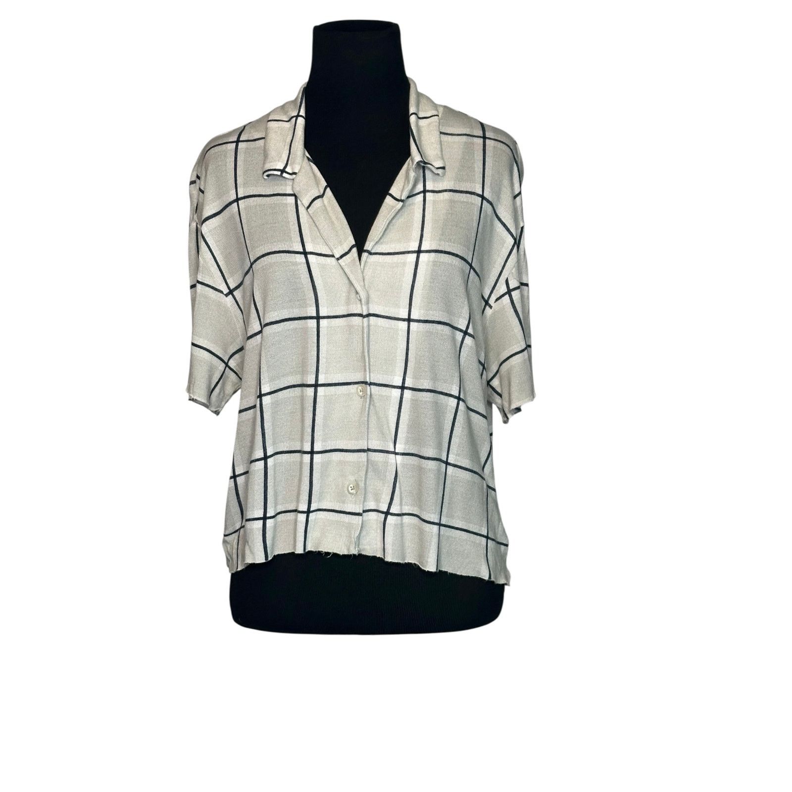 Urban Outfitters Urban Outfitters plaid button short sleeves shirt size Large Size L / US 10 / IT 46 - 12 Thumbnail