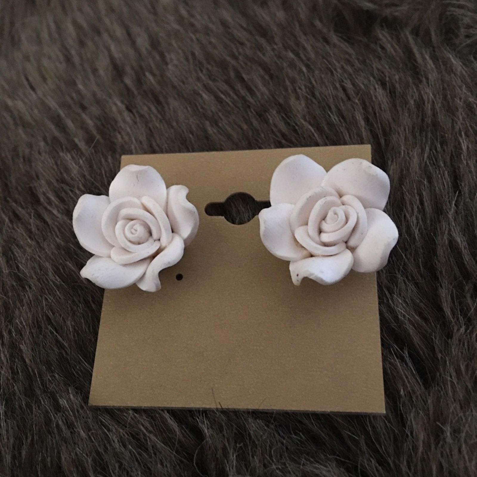 Vintage Vintage rubber white rose pierced earrings Size ONE SIZE - 2 Thumbnail