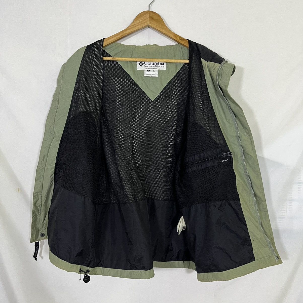 Columbia VTG COLUMBIA PACKABLE WINDBREAKER Size US L / EU 52-54 / 3 - 4 Thumbnail