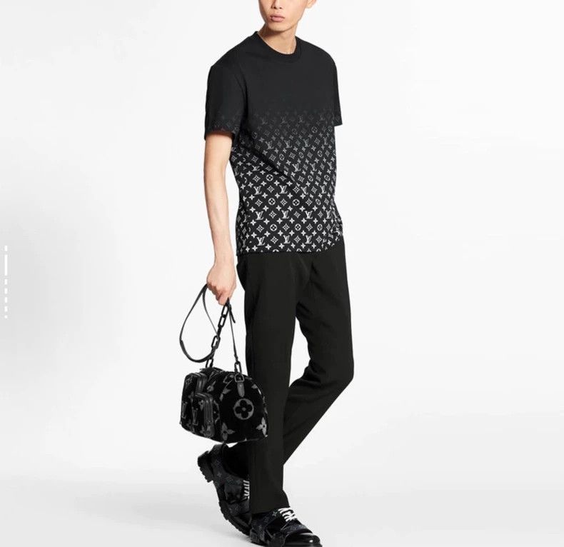 Louis Vuitton Louis Vuitton Gradient Full Logo Short Sleeve Size US XL / EU 56 / 4 - 6 Thumbnail