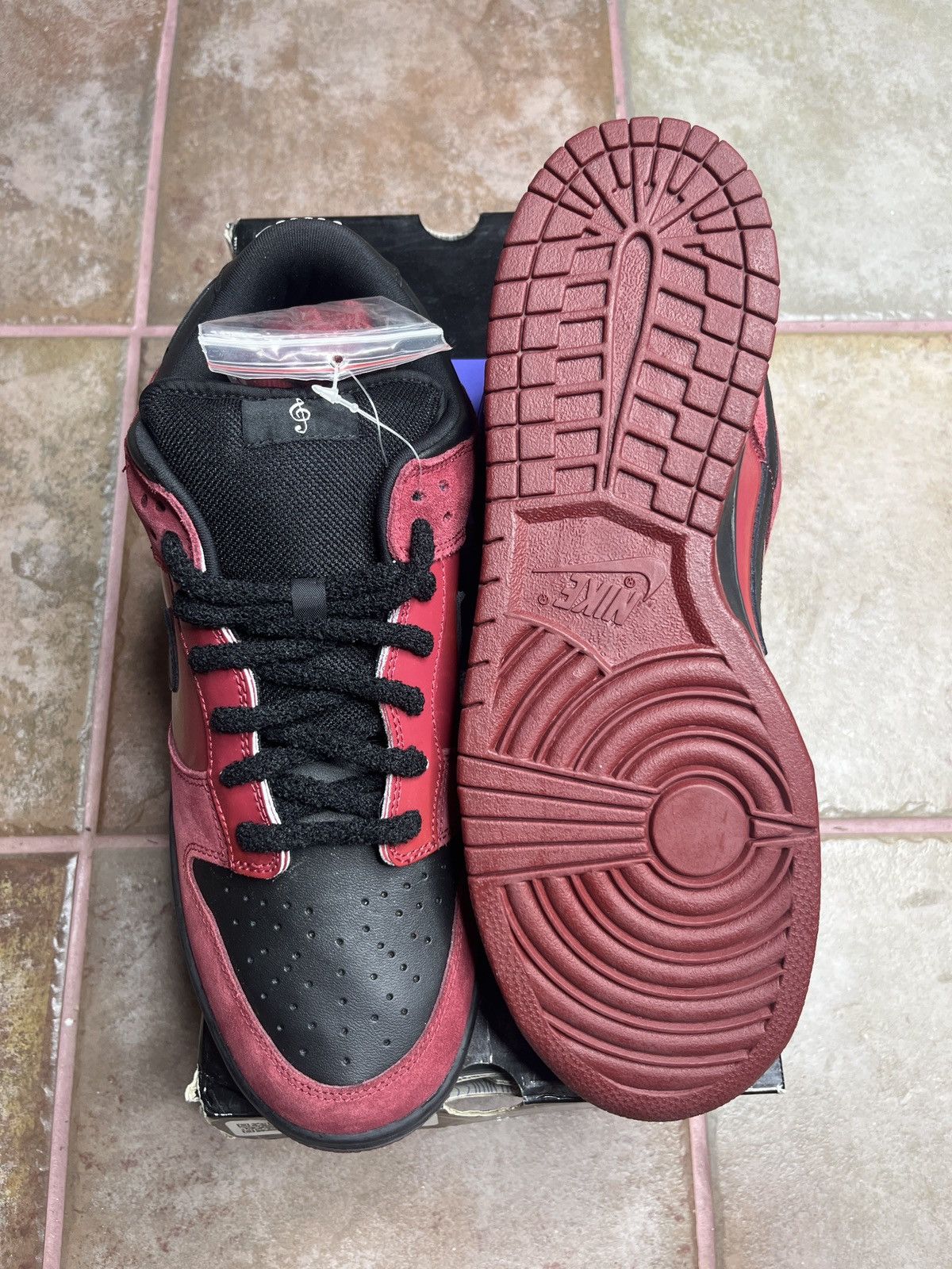 Nike SB MILLIE VANILLIE SB DUNK LOW Size US 13 / EU 46 - 2 Thumbnail