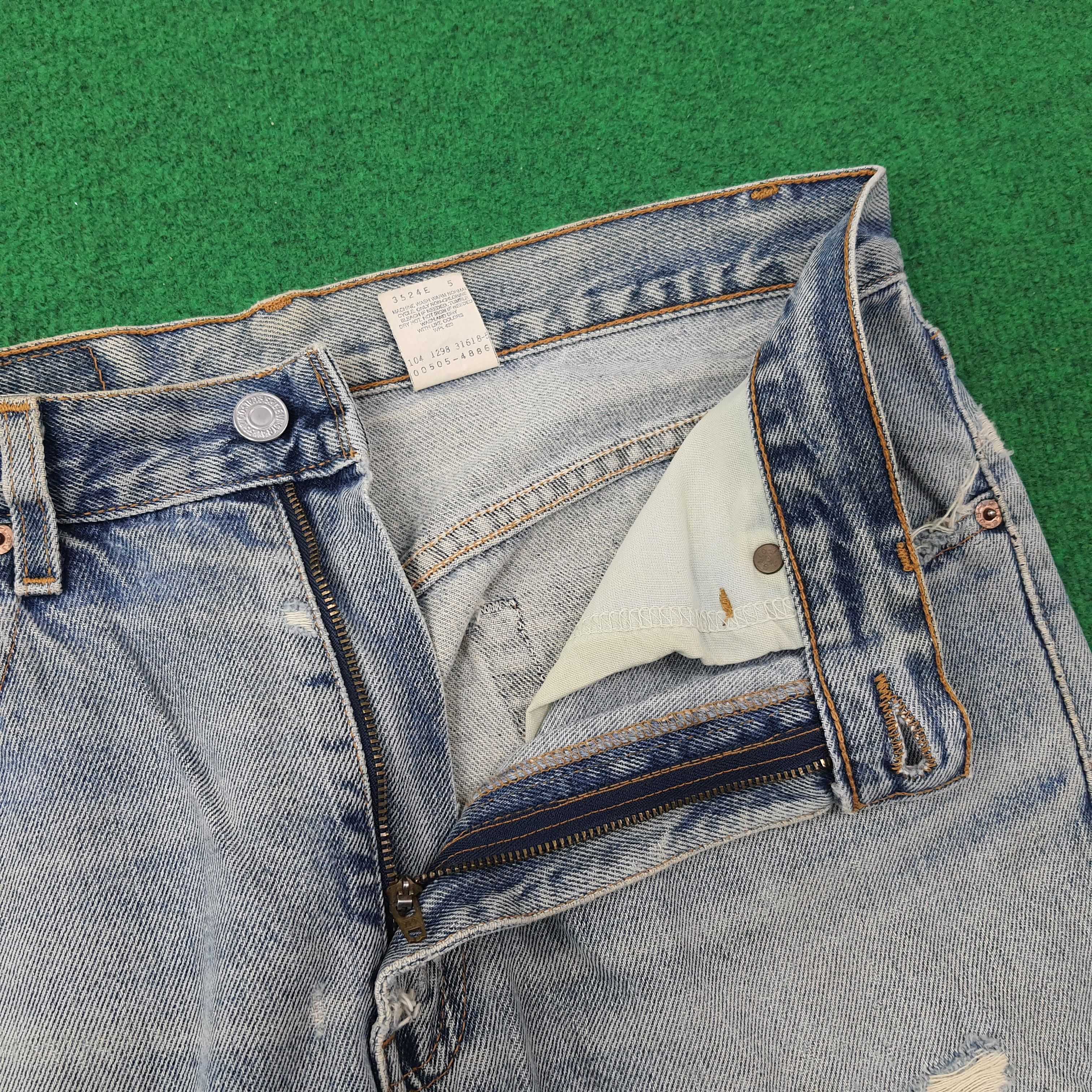 Levi's Vintage Levi's 505 Authentic Red Tab Destressed Jean C228N19 Size US 32 / EU 48 - 8 Thumbnail