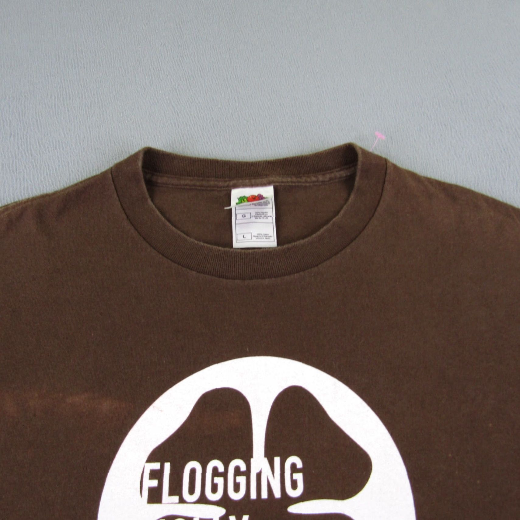 Vintage VINTAGE Flogging Molly T-Shirt Men Large Punk Rock Music Band Brown Cotton Short Sleeve Logo 2000s Size US L / EU 52-54 / 3 - 6 Thumbnail