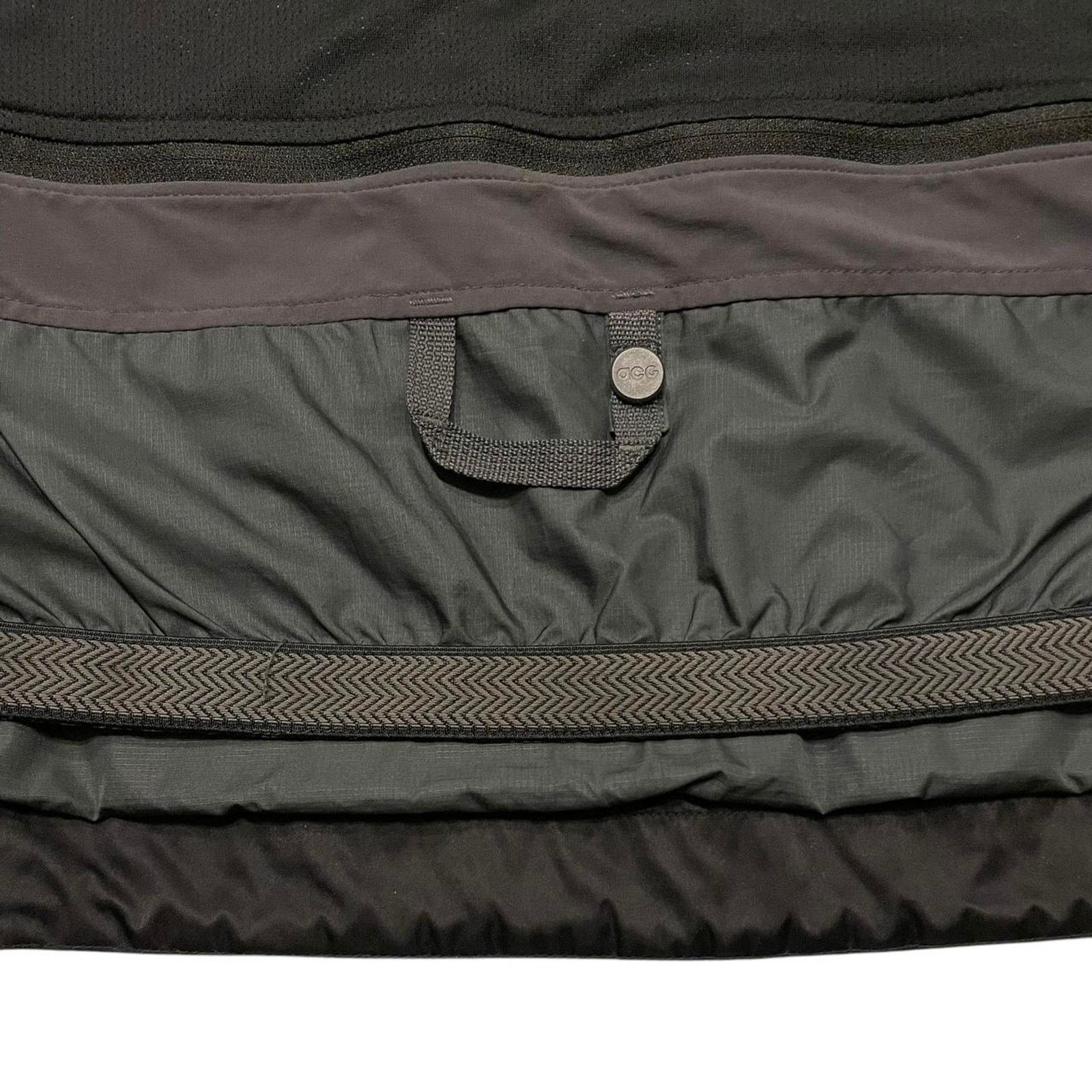 Nike ACG Womens Nike ACG gorpcore jacket with butterfly detail Size S Size S / US 4 / IT 40 - 6 Thumbnail