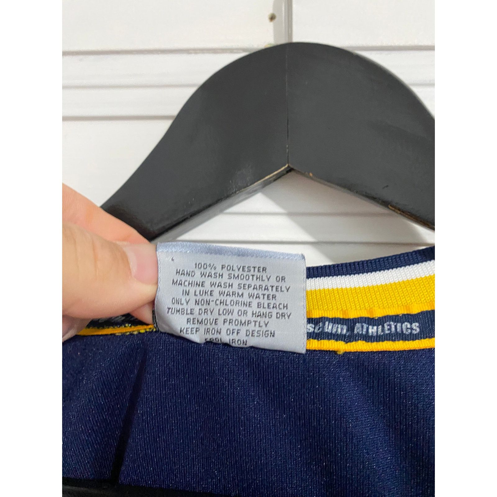 Colosseum Athletics Michigan Wolverines College Basketball Jersey Size XL Size US XL / EU 56 / 4 - 5 Thumbnail