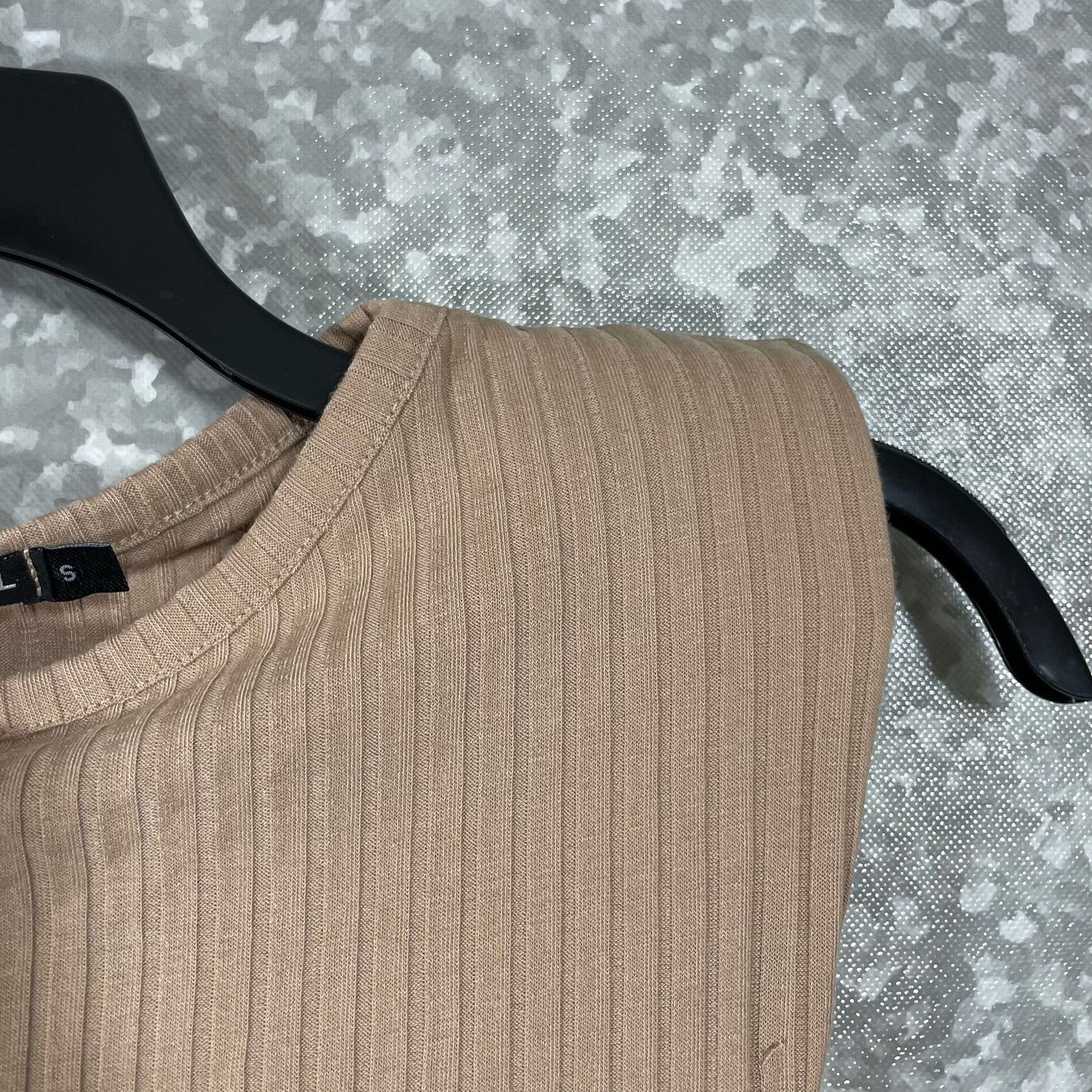 Nasty Gal Nasty Gal NWT Taupe Ribbed Padded Shoulders Crop Top - Small Size S / US 4 / IT 40 - 3 Thumbnail