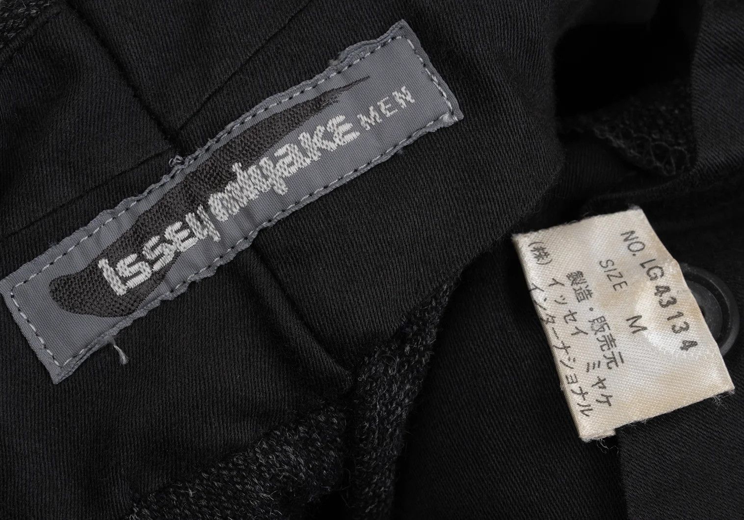Issey Miyake Wool Tuck Pants in Gray, Size M Size US 34 / EU 50 - 15 Thumbnail