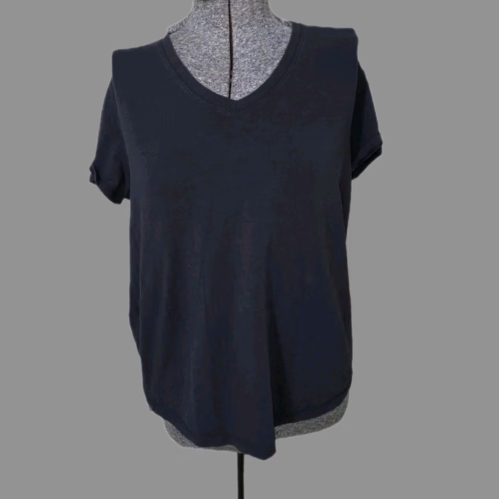 The Mountain Blue Mountain T-Shirt XL Black Short Sleeve V-Neck Women Mens Size XL / US 12-14 / IT 48-50 - 1 Thumbnail