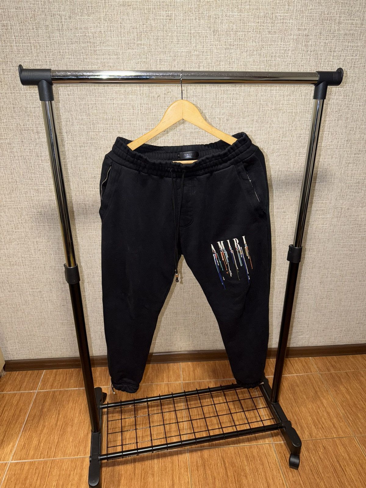 Amiri AMIRI PAINT DROP CORE LOGO BLACK SWEATPANTS Size US 32 / EU 48 - 1 Thumbnail