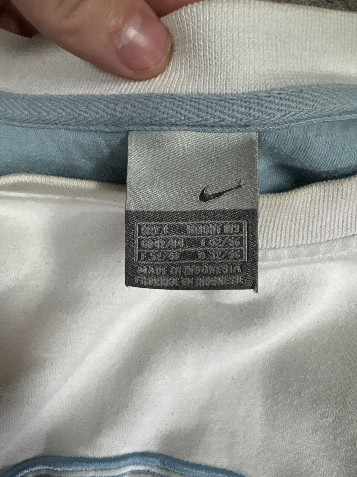 Nike Vintage White and Blue Nike Crewneck Size US L / EU 52-54 / 3 - 3 Thumbnail