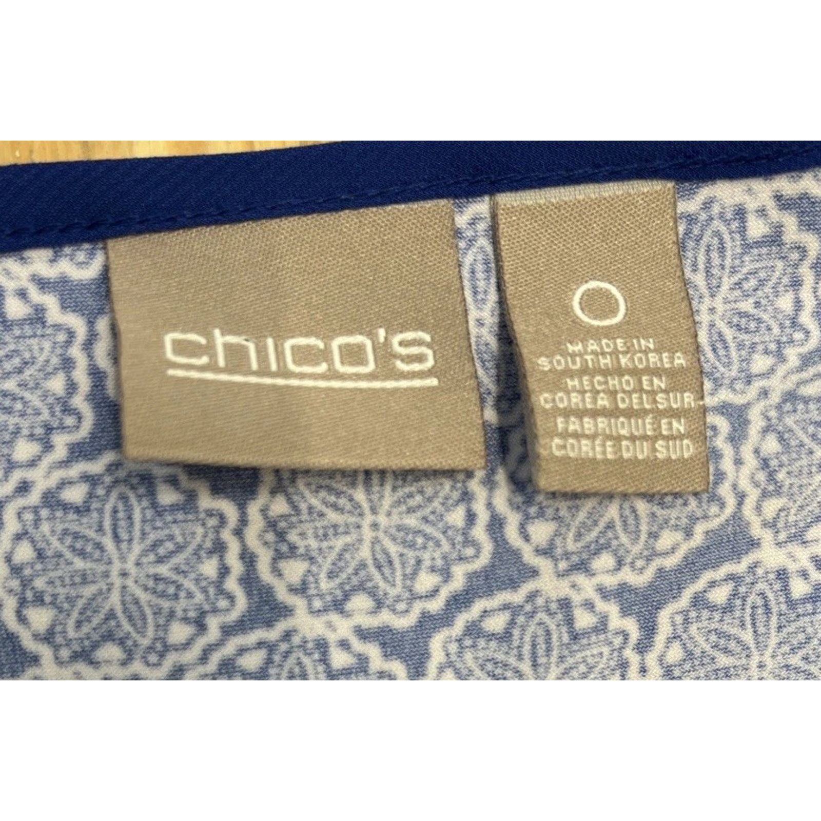 Chicos Chicos Blue Medallion Bristol Split Neck Tunic Top Size 0 S Size S / US 4 / IT 40 - 6 Thumbnail